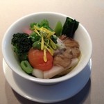 Restaurant MiYa－Vie - MiYa-Vie のシンボルマークから、葉野菜、実野菜、根野菜を海の香りでつつみ