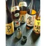 Unashou Honten - 厳選された日本酒、焼酎をご用意しております。