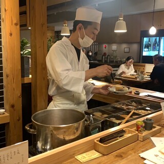 夜は、京だしおでんと日本酒を楽しむ至福な時間。