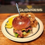 THE CORNER Hamburger & Saloon - 