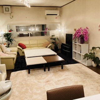 套餐预约可供2至8人使用，每人500日元。完全私人房间，可吸烟。