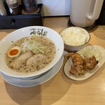 泡系しおとんこつラーメン べらしお - 