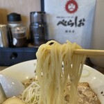 泡系しおとんこつラーメン べらしお - 