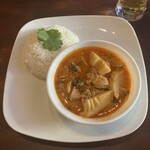 メンさんのタイ料理店 Buriram - ゲーンペットガイ（鶏肉のタイカレー）