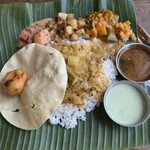 インド家庭料理 ammikallu - ベジミールス　　食べる前からワクワク