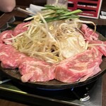 くろつら亭 本店 - かなり厚めにカットされてます。