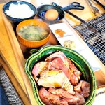 炉ばた地鶏 山嵐 - 料理写真:鹿児島地鶏御膳。ご飯、味噌汁、卵（つまんでご卵）、小鉢付き。