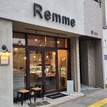 Remme 焼き菓子店 - JR山陽本線横川駅から徒歩2分の「Remme(レメ)焼き菓子店」さん、テイクアウト専門の焼き菓子店
            2020年開業、運営は株式会社リトルリバー【2016年設立、代表取締役:小川翔士氏】