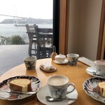 海の見えるカフェ - 