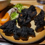 Sutaraitohoteru - 唐揚げを石炭のように黒く仕上げた炭鉱ザンギ