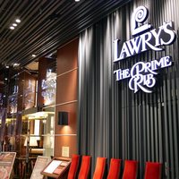 ロウリーズ・ザ・プライムリブ 大阪 - 外観
