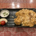 インディヤム - 料理写真:チキンビリヤニは独特のオサレ盛りです。
グリーンチリ貰えばよかったな…