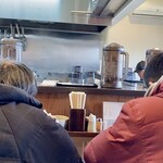 支那そば かつみ - 厨房もとても綺麗なのです。