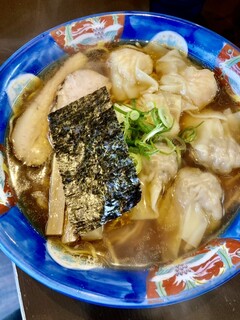 Shina Soba Katsumi - 特製ワンタン肉、エビ3個入り　大盛り黒