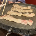 長寿韓酒房 - 薄めのバラ肉で、