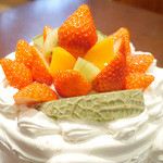モンシェリー - 誕生日やお祝い事に。ホールケーキは￥2,200から、ご予約
承っております。
