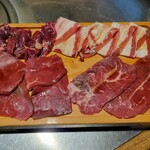 Eno Aru Machi - 肉の盛合わせ（牛カルビ、ソフトタン、三元豚の薄切り、若鶏）