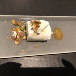 マリオ＆ラファエラ - 水牛のチーズとナッツ　はちみつ添え