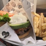 SHOGUN BURGER - アボカドチーズバーガー1,680円
                        ポテトセット480円
                        （ドリンクバー付き）