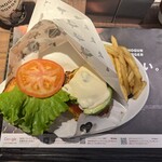 SHOGUN BURGER - アボカドチーズバーガー1,680円
                        ポテトセット480円
                        （ドリンクバー付き）