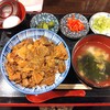 Suidoubashi Sakaba Gasshou - 名物！！トロもつ煮丼（890円）