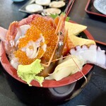 ばんや - 友人は海鮮丼(2,035円)