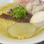 むかん 初台 - 牡蠣塩（広島県産安芸津町の生牡蠣2個付き）