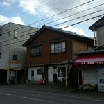 ヨーロッパ軒 - 駐車場はお店の前と裏にあります。