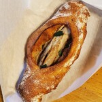 ジュウニブンベーカリー - 珍しいごぼうのパン