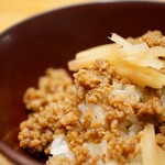 AKAI - ・廿日市産 舞茸と鹿児島県産 網獲り真鴨モモ肉のそぼろを使った炊き込みご飯