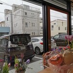 Cafe. Cream - 店舗正面駐車場(２台分)