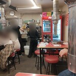 アジェ - 店内･･･女性のお客さんがかなり多かったです。