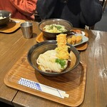 うどん屋 きすけ - 鯛ちくわ天と温泉卵のぶっかけ