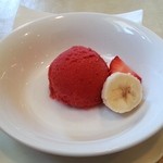 洋風料理 デリス - クーポンで頂いた苺のシャーベット