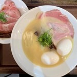 むかん 初台 - 名古屋コーチン鶏白湯・味玉ダブル