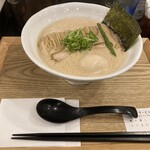 サッポロ ラーメン ハチ - 