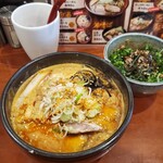 らーめん吉山商店 - 焙煎辛みそらーめん＋ねぎ肉ごはん