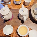 上海茶房 Lu-Lu-Cha - 烏龍茶（青茶、肉桂）、ジャスミン茶（花茶）
カップ２つ用意してもらえるので両方の味を楽しみました。