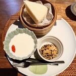 上海茶房 Lu-Lu-Cha - デザート、
杏仁豆腐、胡麻団子、蒸しカステラ
