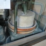 玄蕎麦 野中 - 入口際にある製粉室