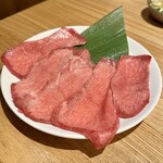 Yakiniku Jin - 薄切りタン塩(タン中)