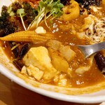 Soup curry tom tom kikir - 豚肉と豆腐