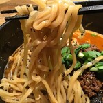 蒼龍唐玉堂 - 黒胡麻担担麺の麺