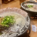 博多 一幸舎 - スペシャルラーメン1440円とラーメン