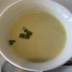 トラットリア ロアジ - スープ　（中にお豆が入ってる）