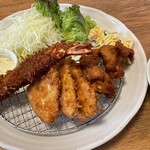 洋食亭かつ貴 - ミックスフライ定食は１３００円
            
            エビフライが食べたい時は良いですよ✨✨✨