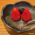 千陽 - 八戸産のいちごと自家製の羊羹