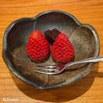 千陽 - 八戸産のいちごと自家製の羊羹