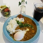 BASEL - ライスセット（サラダ・コーヒーor紅茶付き）1750円　チキンカレー・ハッシュドビーフ・ガパオライスから選べます