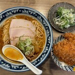 斗香庵 OJIMA - 中華そば¥710、鯖ラー油¥100、チャーシュー増し¥200、ネギ増し¥120、タレカツ丼¥220 Σ¥1350